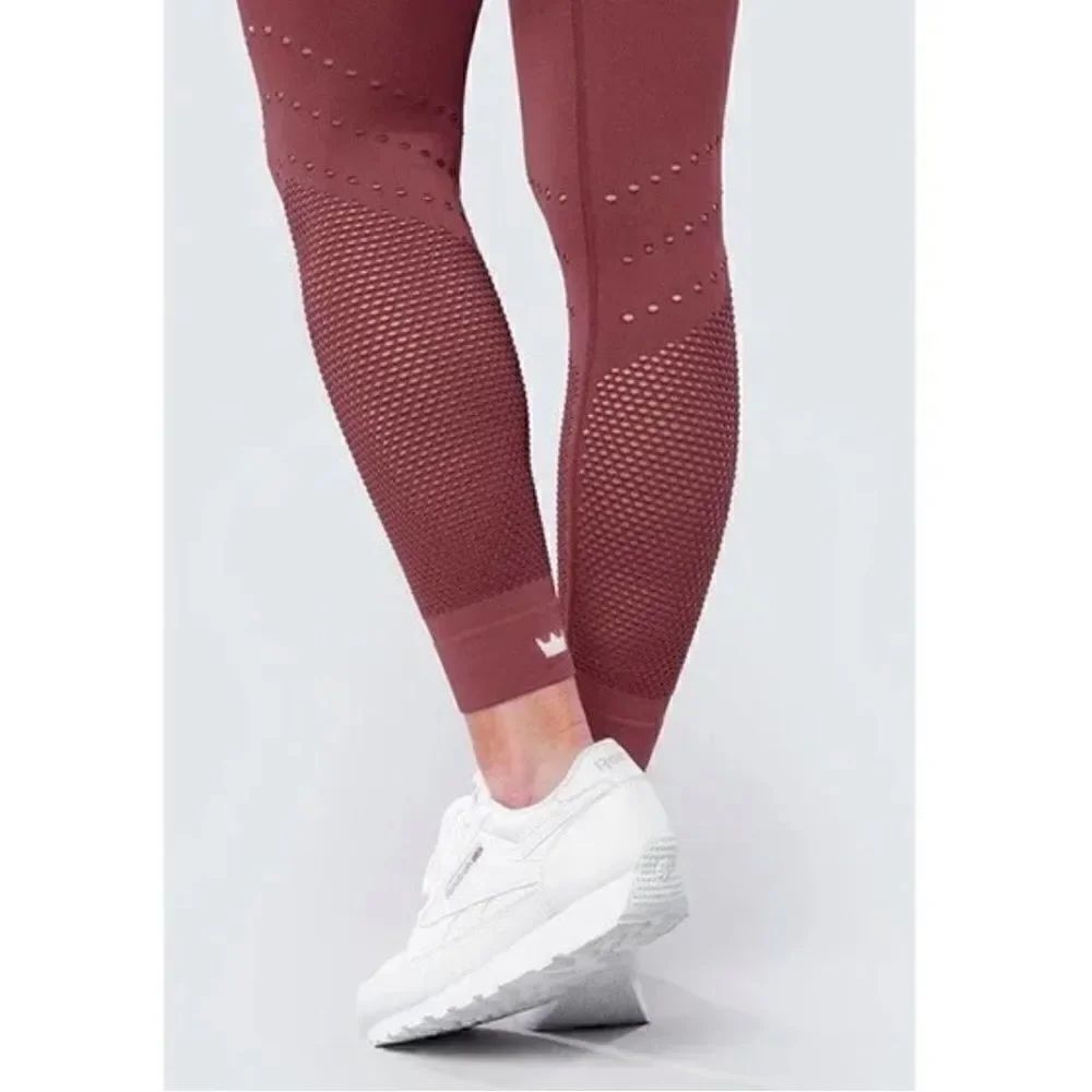 NWT Shefit Black Cherry Crossover Seamless Mesh Leggings Size Medium - Picture 4 of 11